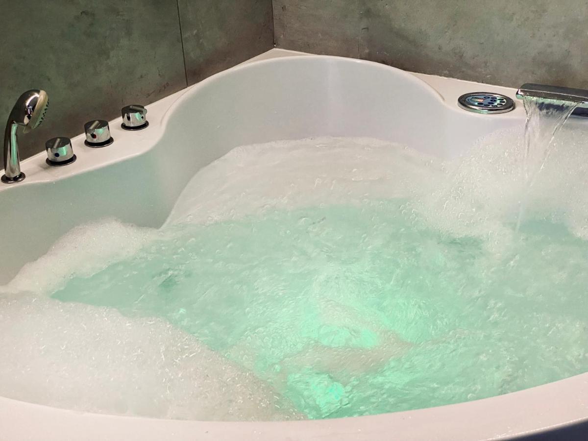 Premium Jacuzzi For Couples, Old Town Apartament *
