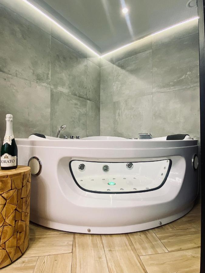 Premium Jacuzzi For Couples, Old Town Apartament *
